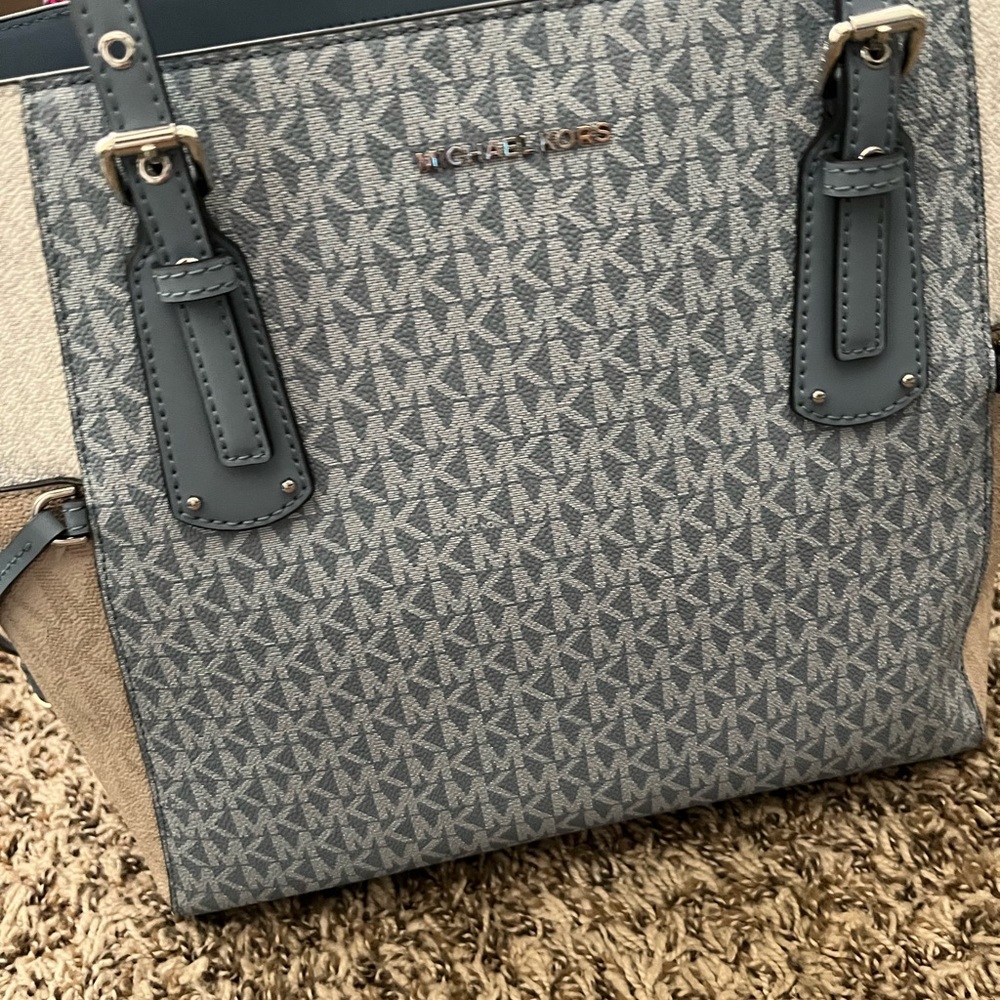Michael Kors tote. Originally paid $330. One size fits all. 10/10 condition